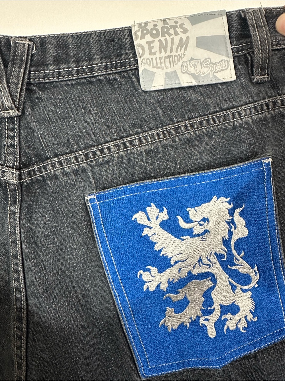 Black Men's Jeans with Blue Patch